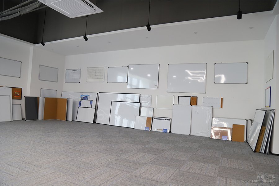 【磁性白板怎么選】5大類型解析：金屬/玻璃/陶瓷/便攜，哪款最適合你？